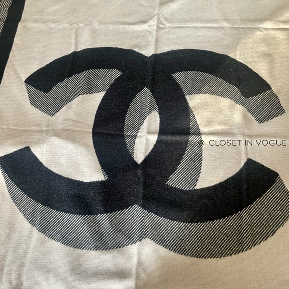 Chanel Blanket Throw CC Logo - Picture 3 of 12